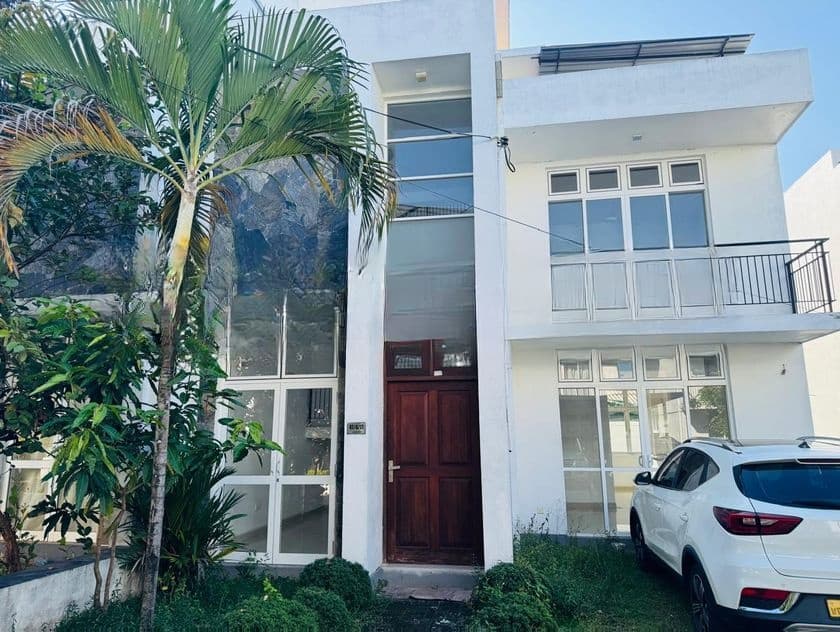 Super Luxury 2 Storey House for Sale in Moratuwa Piliyandala