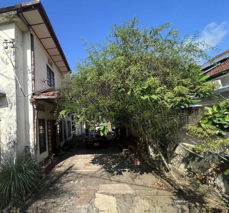 land with old house at Police park Avenue Col -05.