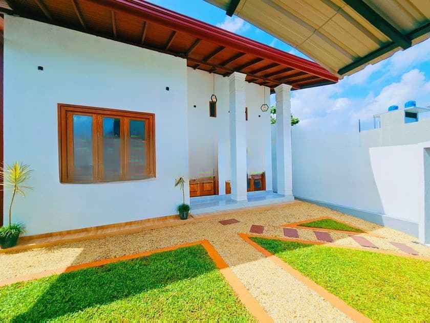 Super Luxury 2-Storey House with Rooftop – For Sale in Polgasowita,