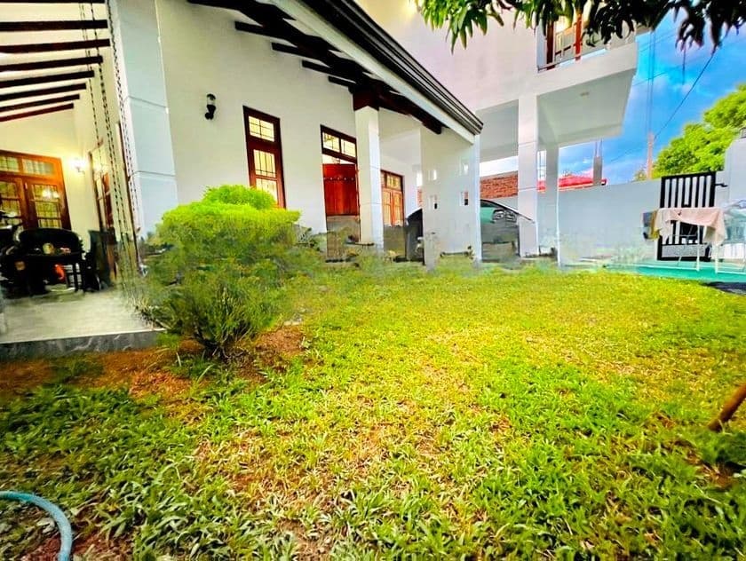Well Built Upstairs Nice House For Sale In Negombo Daluwakotuwa