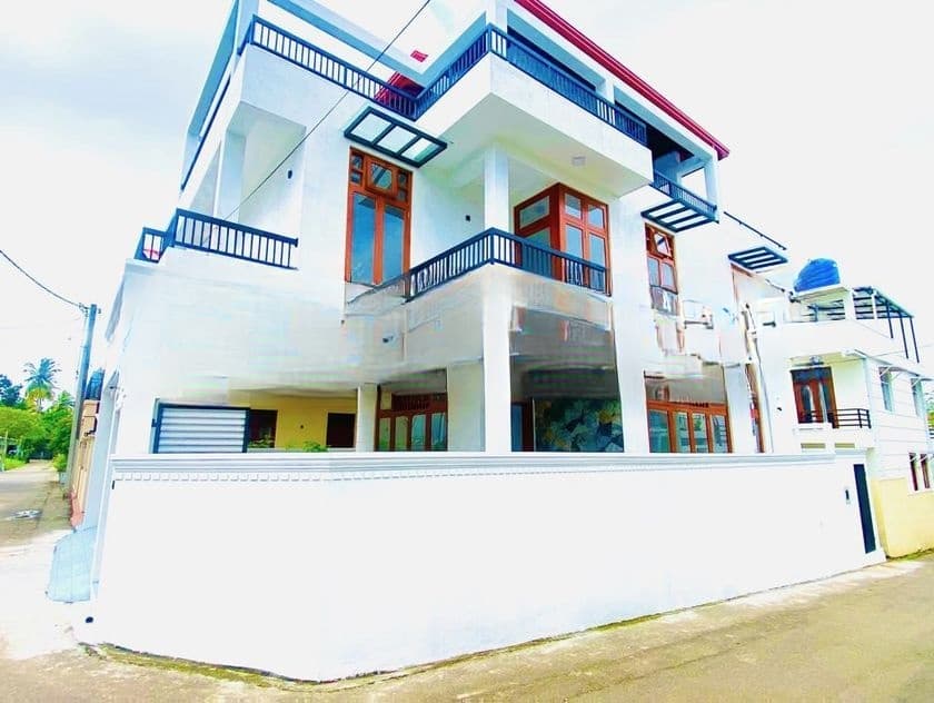 Luxury Gated 5 Bed New 2 Story House Piliyandala