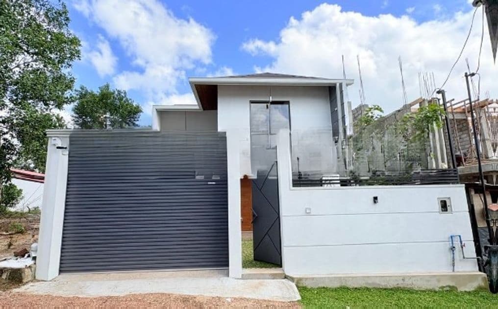 Beautiful Luxury House For Sale In Athurugiriya