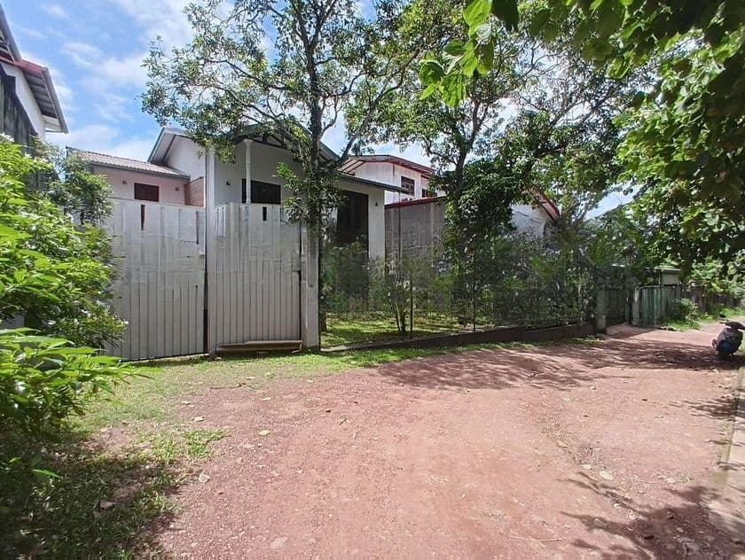 Piliyandala Suwarapala completely bricks made house for sale .