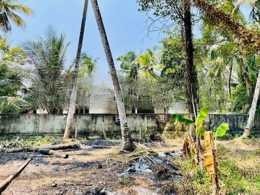 ගම්පහ ඉඳිගොල්ල Royal Institute එකට පයින් යන දුරින් වටිනා බිම් කොටසක්