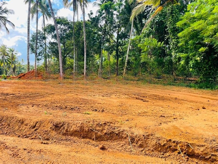 Yakkala Valuable Land for Sale