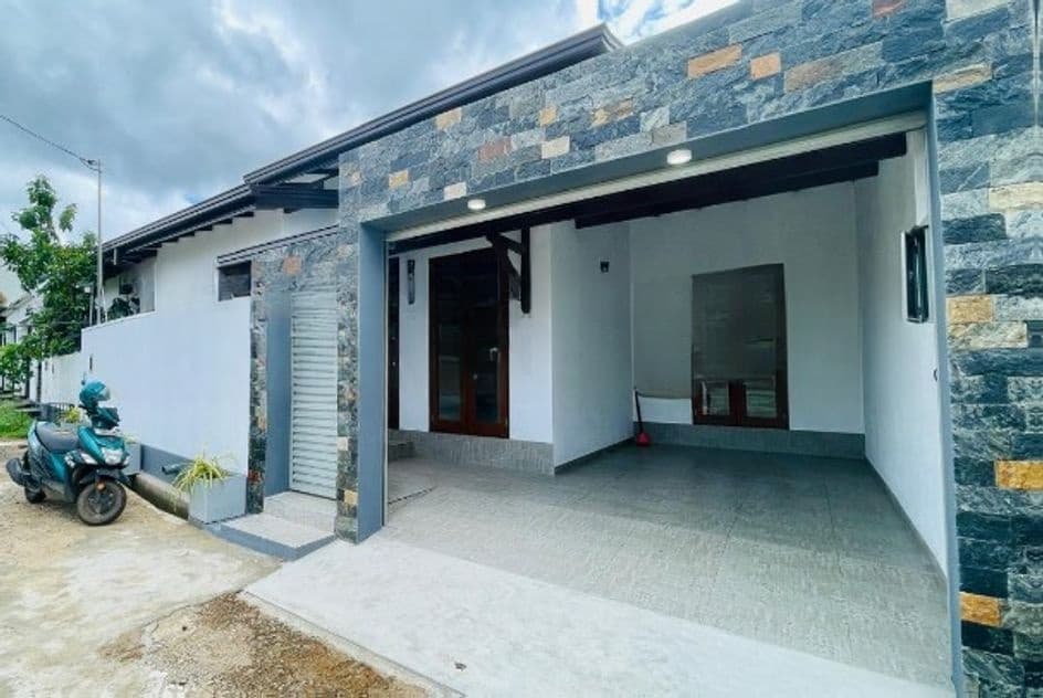 Beautiful Architecturally Designed Newly House for Sale in Athurugiriya