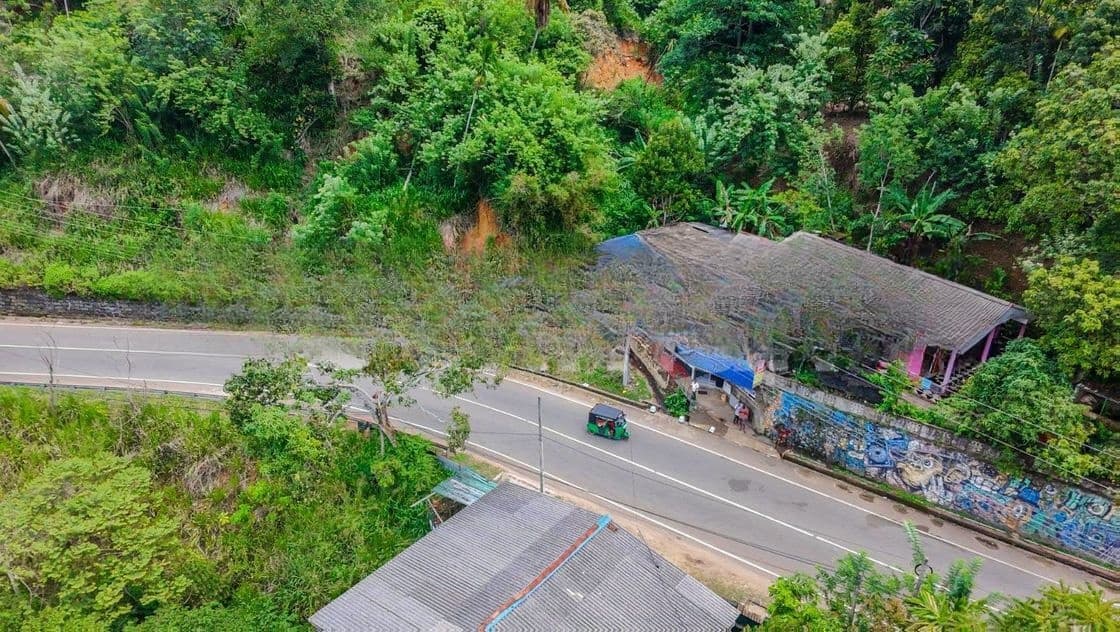 නුවරඑළිය පාරට මුහුණලා අක්කර 2ක වටිනා ඉඩම විකිණීමට