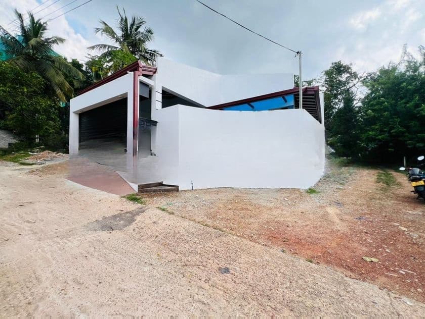 3 Bed with Brand New Super House In Thalahena