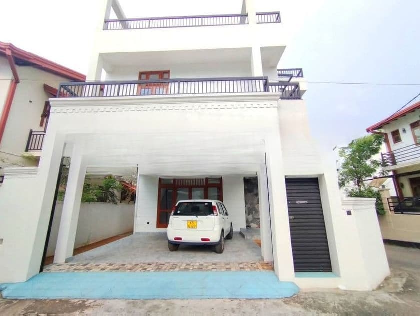 Luxury House For Sale in Piliyandala
