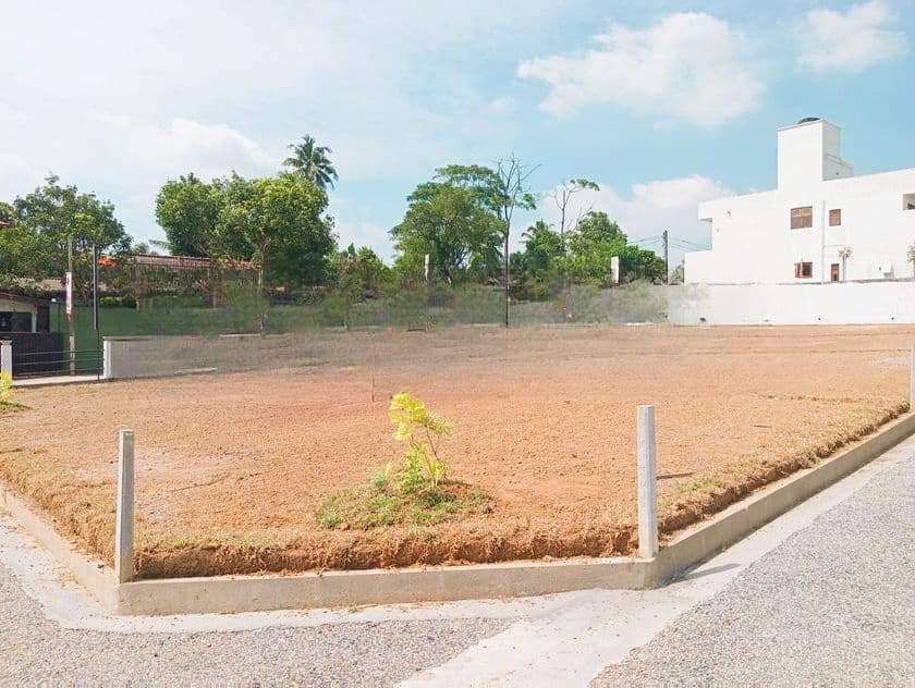 ජා ඇල ඒකල මිනුවන්ගොඩ 5 පාරට ඇවිදින දුරින් බිම් කොටස්