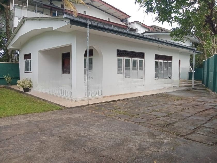 House for Sale in Batharamulla