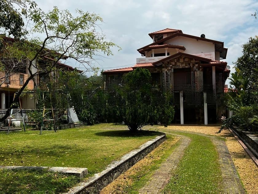30P Super Luxury 5BR House For Sale In Piliyandala Town Katubedda Road.