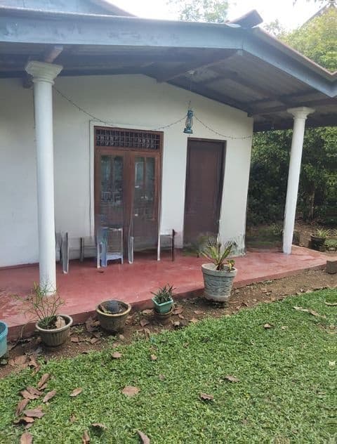 Kottawa - Makumbura 35 Perches of Land with a liveable House for Sale