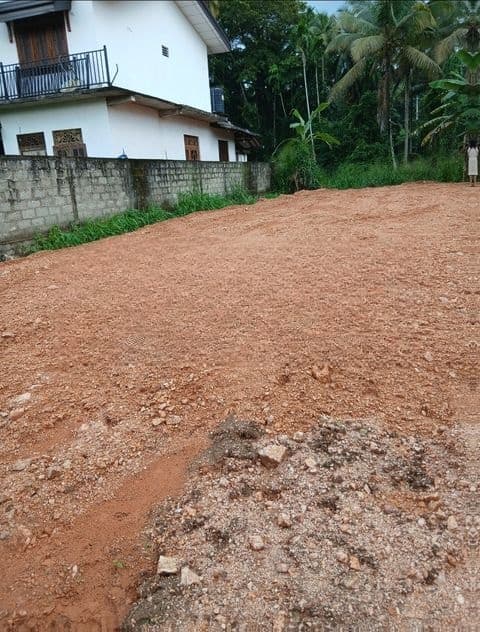 මීගමුව ප්රධාන මාර්ගයේ ඉඩමක්