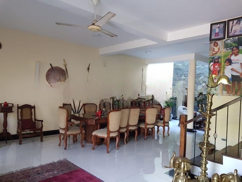 Boralesgamuwa : 5BR (23 Perch ) Luxury House with Business for Sale