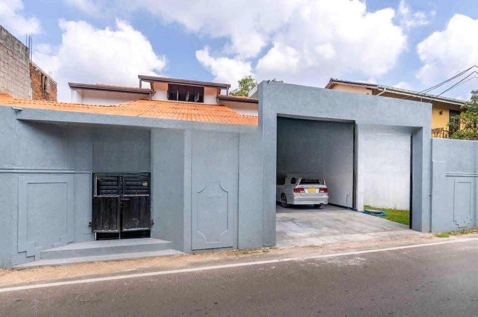 Lake-Front Luxury 2-Storey New House for Sale in Nugegoda Delkanda