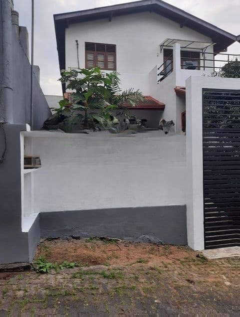 BATTARAMULLA : 6-BR (13.5P) MODERN HOUSE FOR SALE