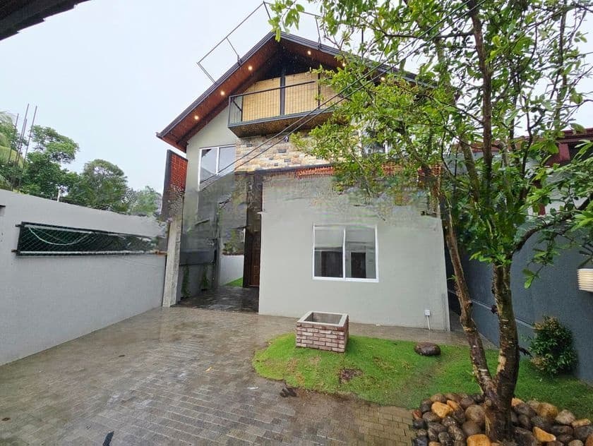 Modern Designed Villa For Sale in Piliyandala