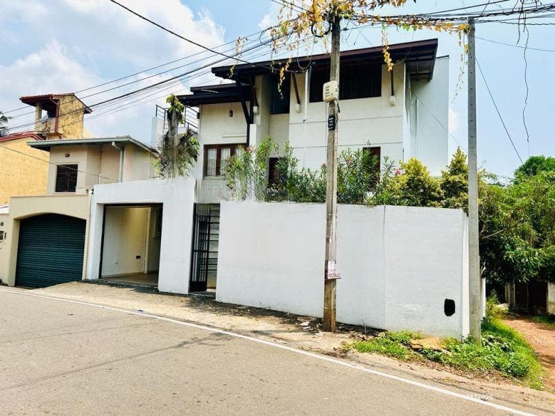 (SE795) Luxury Three Storied House For Sale in Nugegoda