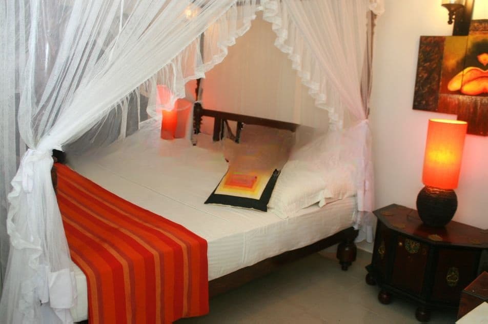 Colombo 5 : 8 A/C BR fully furnished hotel for rent