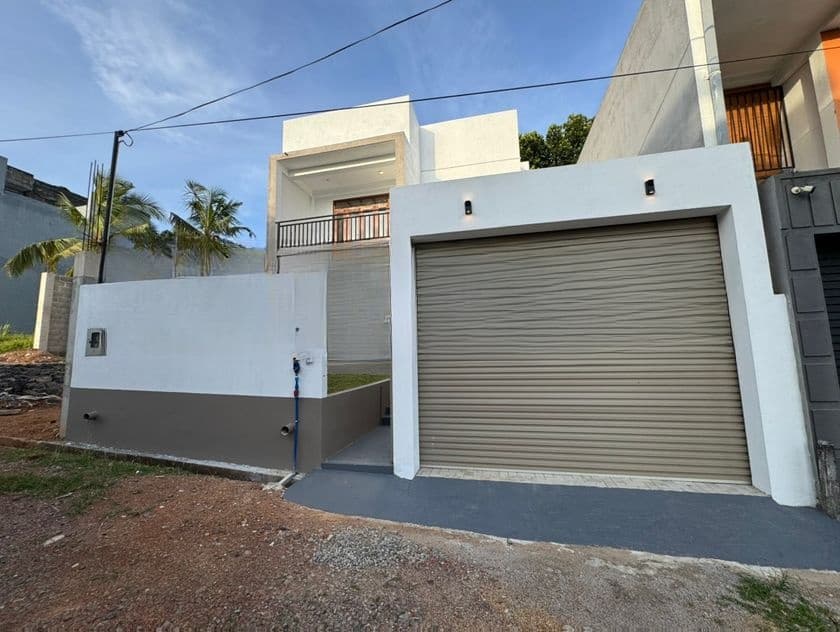 Near Piliyandala Town Brand New House for Sale Boralesgamuwa