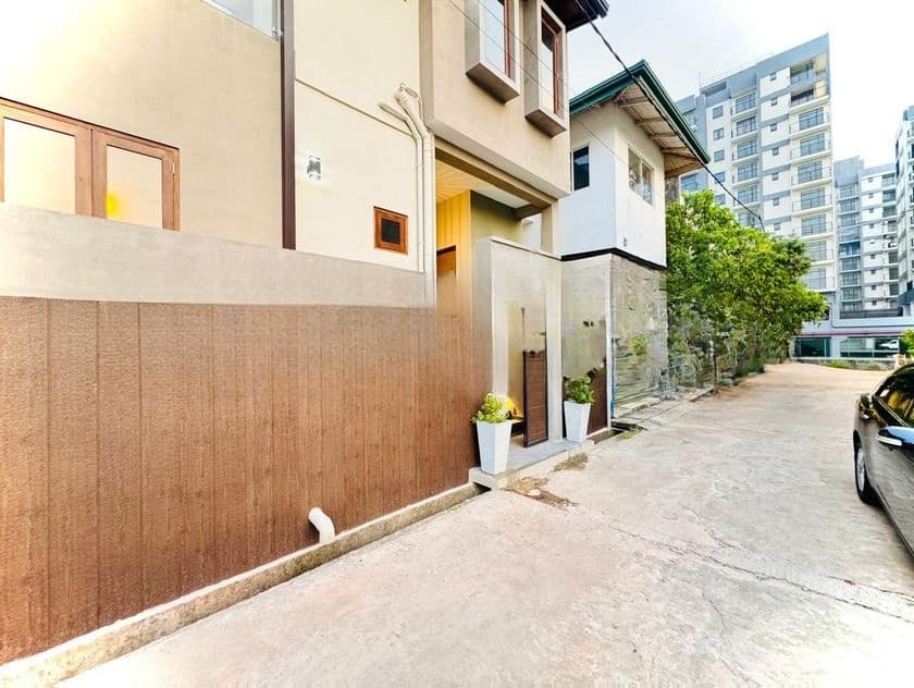 Elegant Brand New Residence for Sale – Thalawathugoda