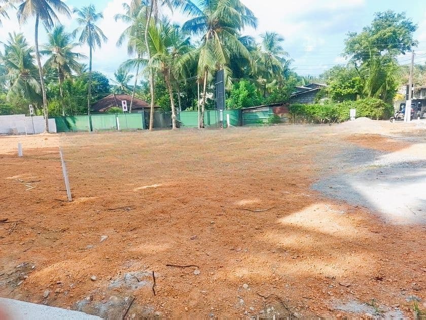 වටිනා කමෙන් ඉහළ හෝමාගම 138 පාරට ඇවිදින දුරින් නේවාසික බිම් කොටස්