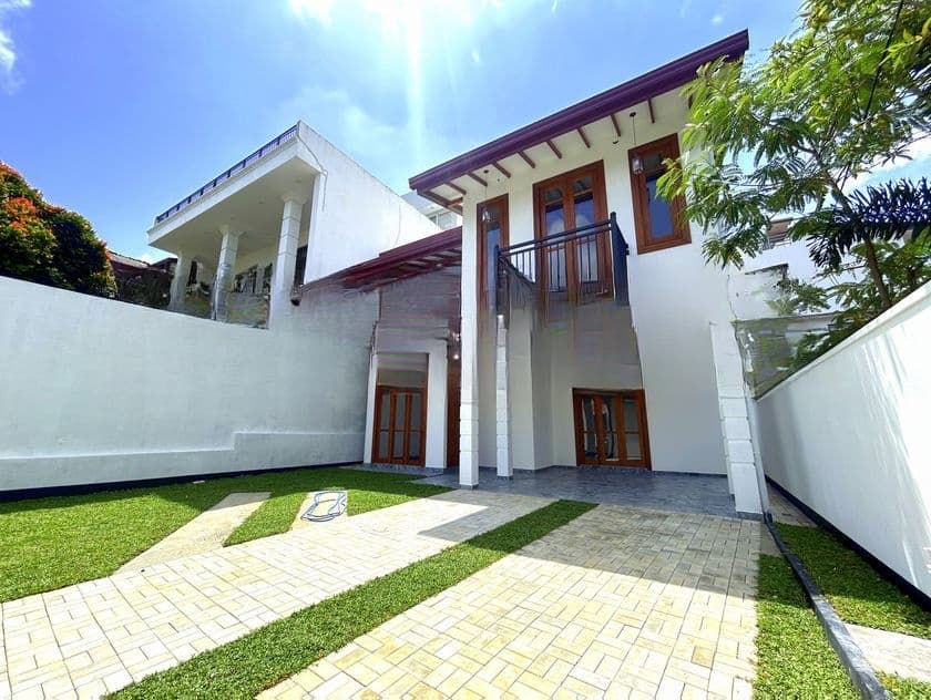 Brand New Solid House Fro Sale From Kottawa Mattegoda Pubudu Mw