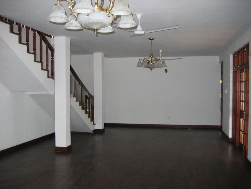Colombo 07 Bauddhaloka Mw 23.64 Perches of Land with a House for Sale