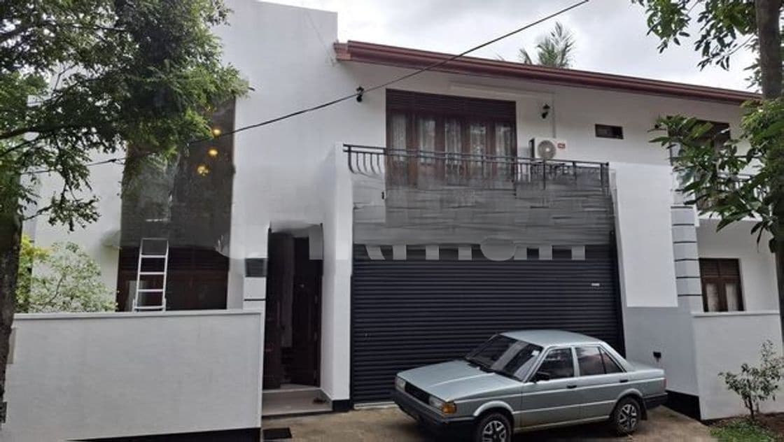 Spacious 4-Bedroom House for Sale – Athurugiriya