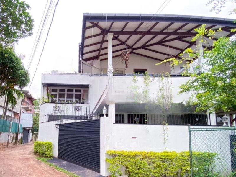 Newly Renovated 3 Bedroom Ground Floor House for Rent | LKR 250,000/ month (negotiable) (EM039AC)
