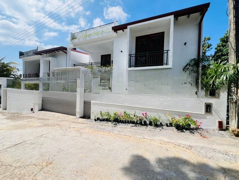 මාලබේ නගරයෙන් වටිනා නිවසක් විකිණීමට