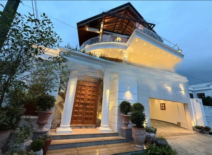 Luxurious 6 Bedroom House for Sale in Battaramulla(p-123)