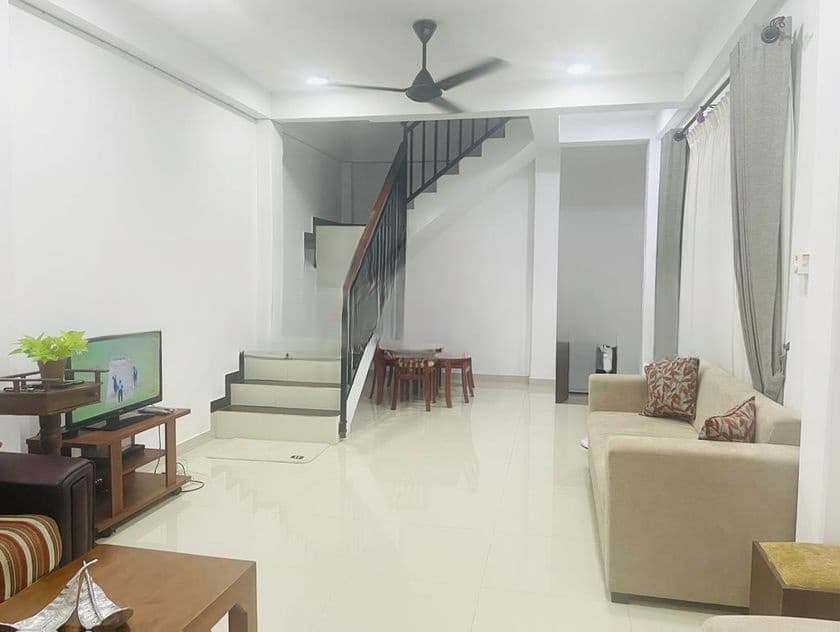 Luxury 3-Bedroom Semi-Furnished House for Rent – Boralesgamuwa