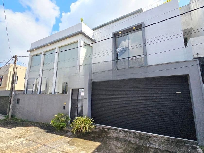 Almost Brand New Luxury 3 Story House For Sale In Kesbewa