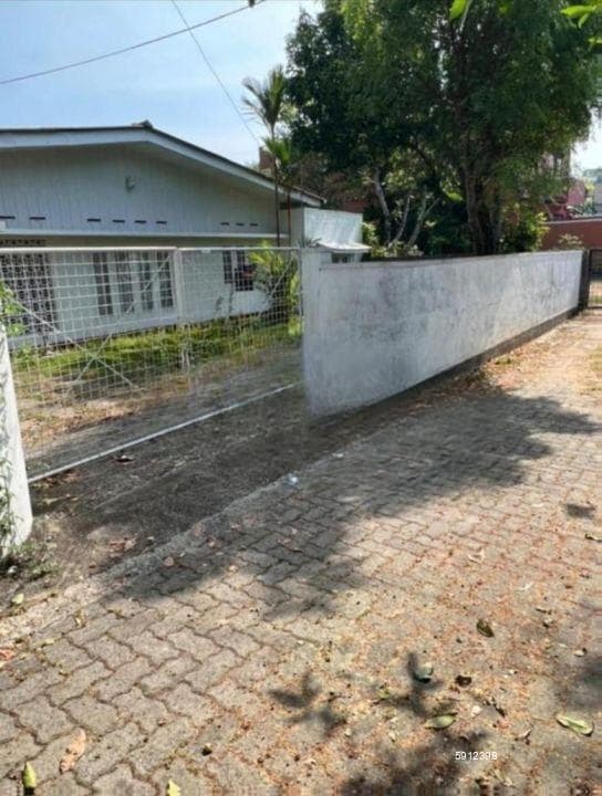 Nugegoda Mirihana 20 Perches Land with Old House for Sale