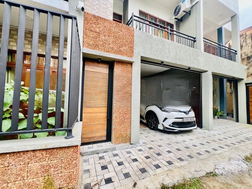 Brand New Luxury House with Furnitures for Rent in Makubura