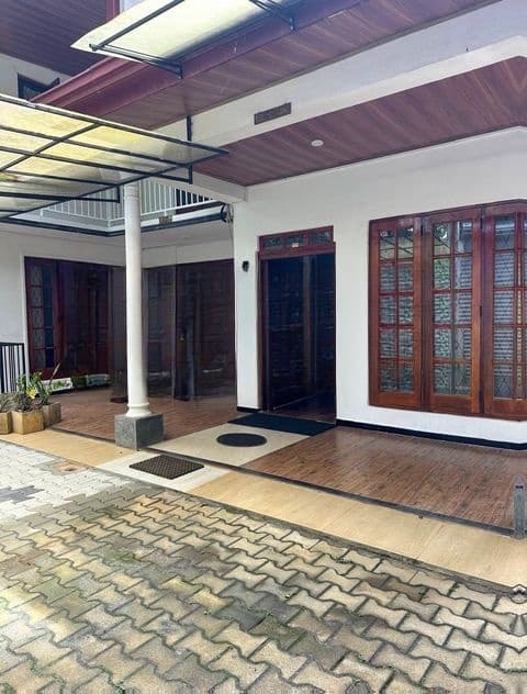 6 Bedroom House with 2 Annex 5.5kW Solar | Gannoruwa, Peradeniya