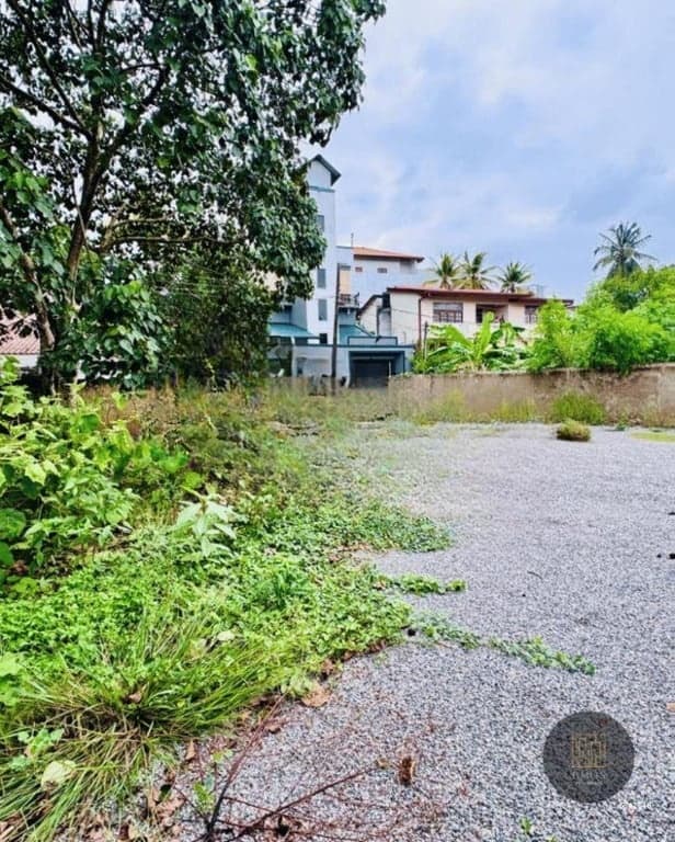 Bare land for sale in Jothikarama Road - Thalawathugoda