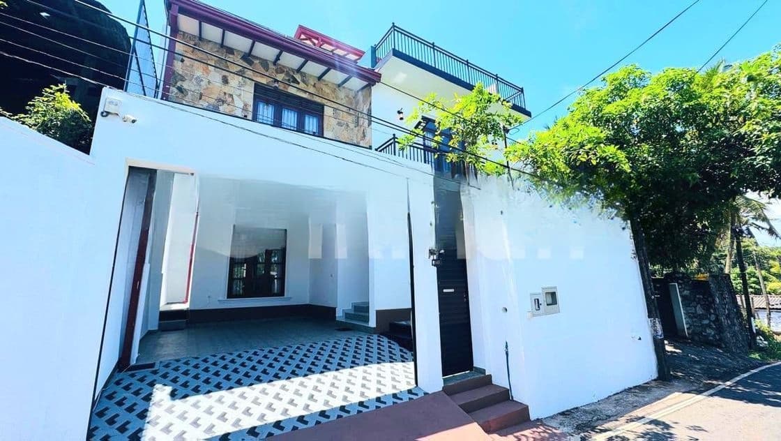 Near Colombo Rd Soler Powerd Luxury House for Sale-kesbewa