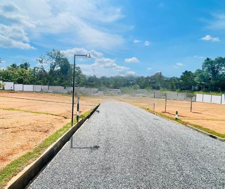 Residential Plots for Sale in Athurugiriya City