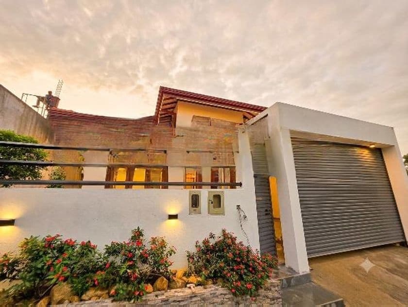 Mordern Luxury House For Sale in Kahatuduwa