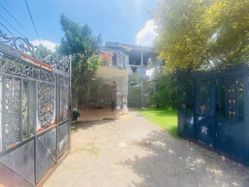 Spacious 5-Bedroom House for Sale in Dehiyagatha South