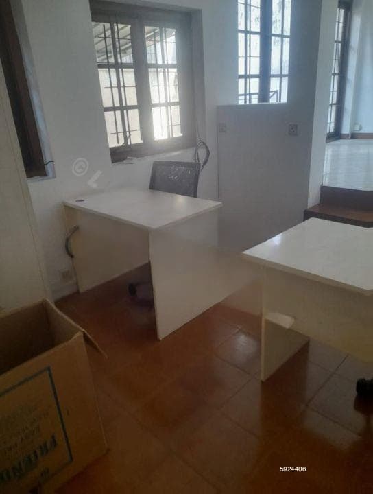2200 Sqft Semi Furnished Office Space with A/C for Rent Bodering Colombo – 07 for Rs. 605,000 ( Per Month) CVVV-A2