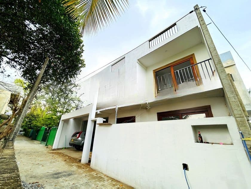 Brand-New Solid House for Sale in Boralesgamuwa - Within 500 meters Town