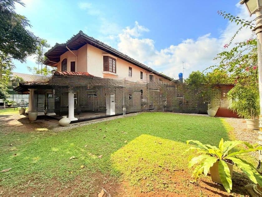Battaramulla Colonial Style House for Sale Jayanthipura