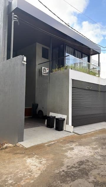 Luxury Furnished House for Sale – Lake Road, Battaramulla