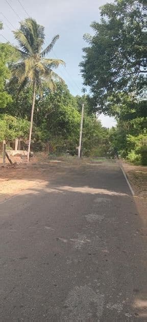 පුජා නගරයට ලගින්ම ඉඩමක් විකිනිමට අනුරාධපුර