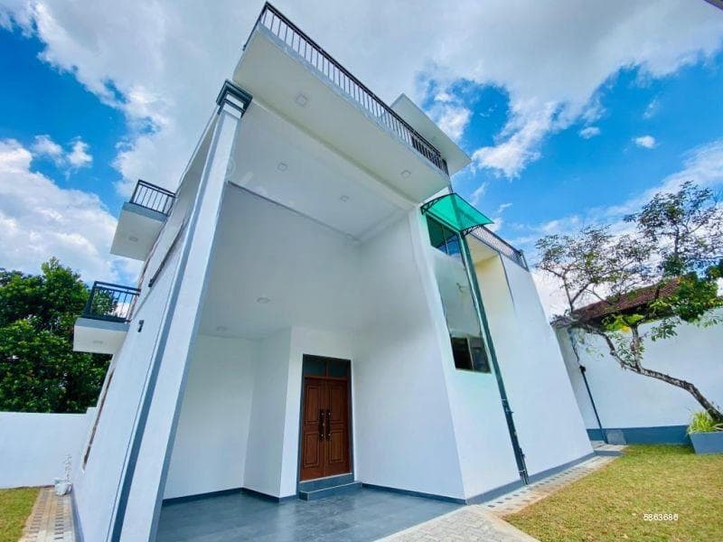 Elegant 3-Storey Luxury Home for Sale in Athurugiriya – Prime Residential Area