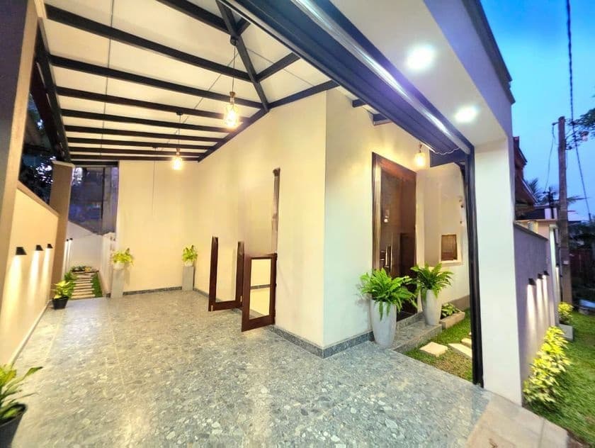 Modern Architect-Designed Single Storey House for Sale – Diyagama